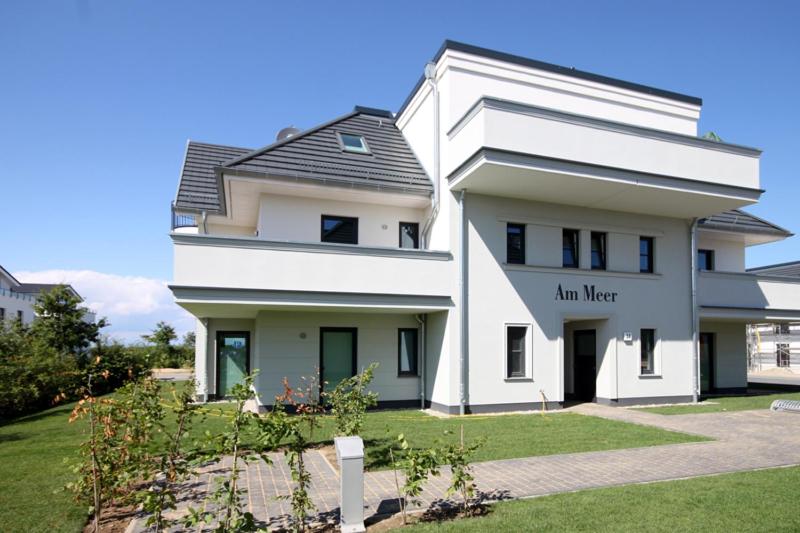 a white house with the name tim year on it at Residenz Am Meer in Börgerende-Rethwisch