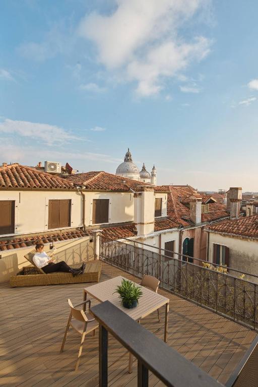 Balkón nebo terasa v ubytování UNAHOTELS Ala Venezia-Adults 16