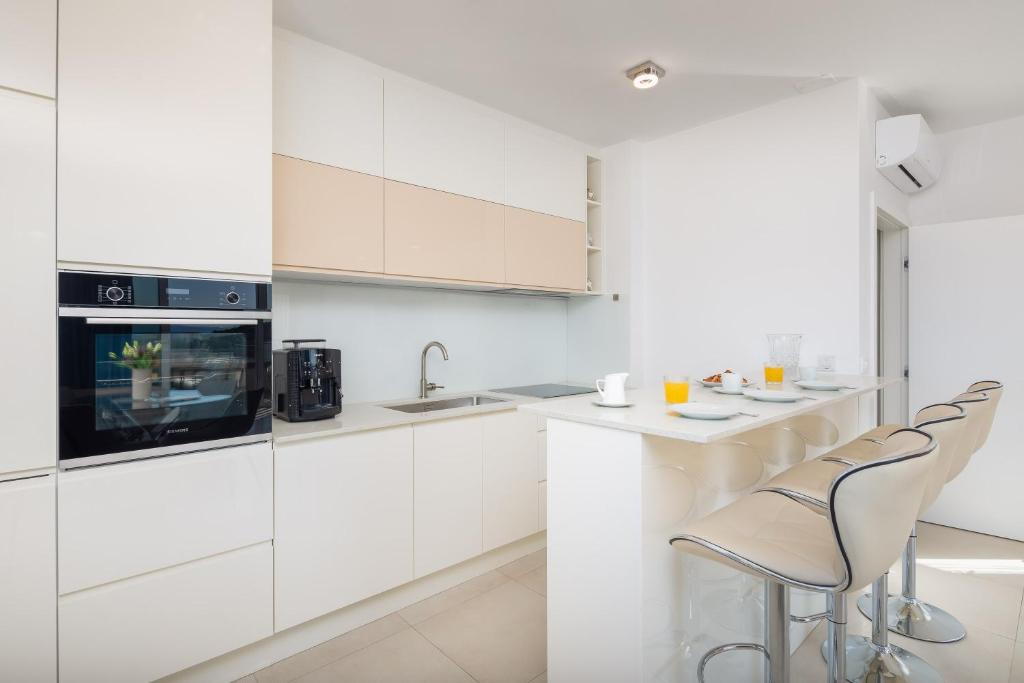 Kuchyňa alebo kuchynka v ubytovaní A&D Deluxe Penthouse Apartment Dani