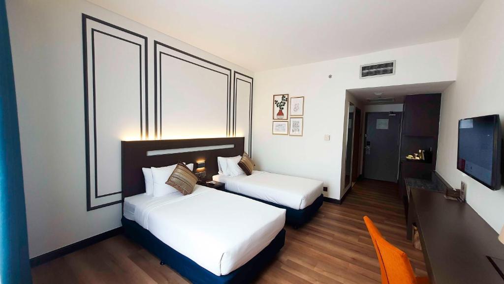 Postel nebo postele na pokoji v ubytování Premiere Hotel - Complimentary Shuttle to Klang Wholesale Market