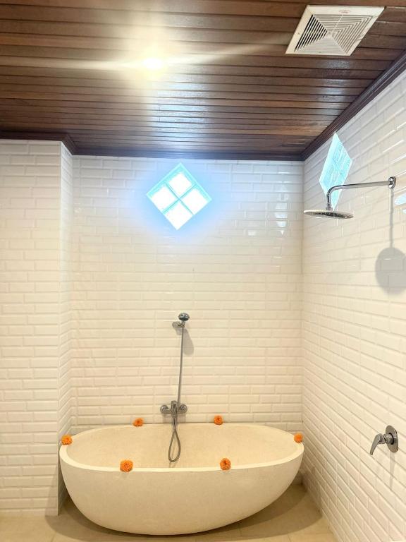 Koupelna v ubytování Bupon house cempaka room