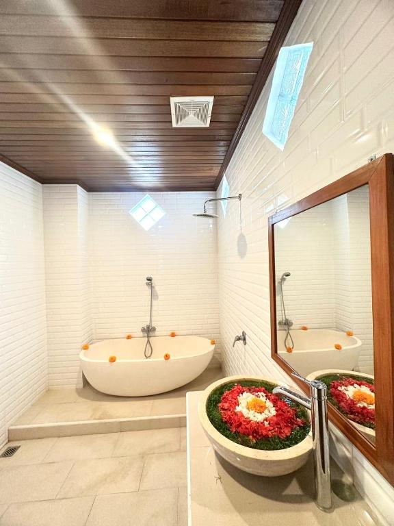Koupelna v ubytování Bupon house cempaka room