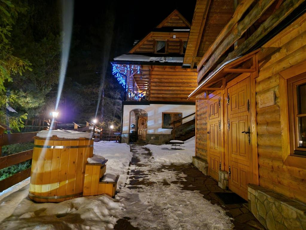 Budova, v ktorej sa horská chata nachádza