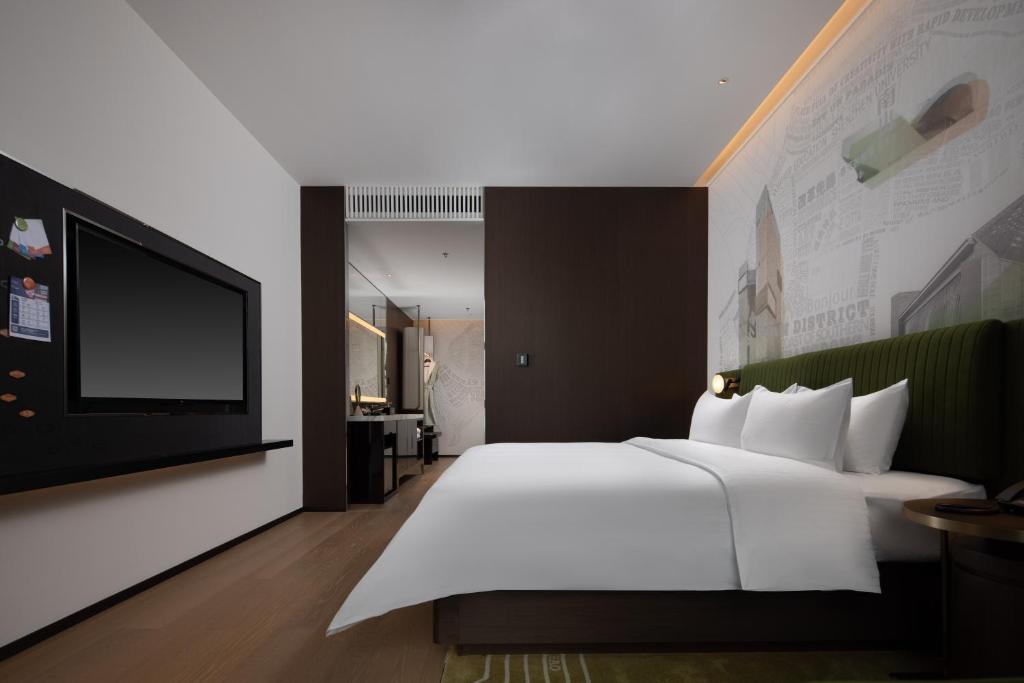 Postel nebo postele na pokoji v ubytování Hampton by Hilton Shenzhen Nanshan Science and Technology Park