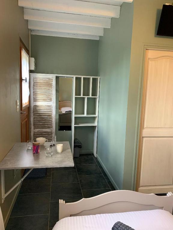 Le clos des 3 pins - Double Or Twin Room With Terrace