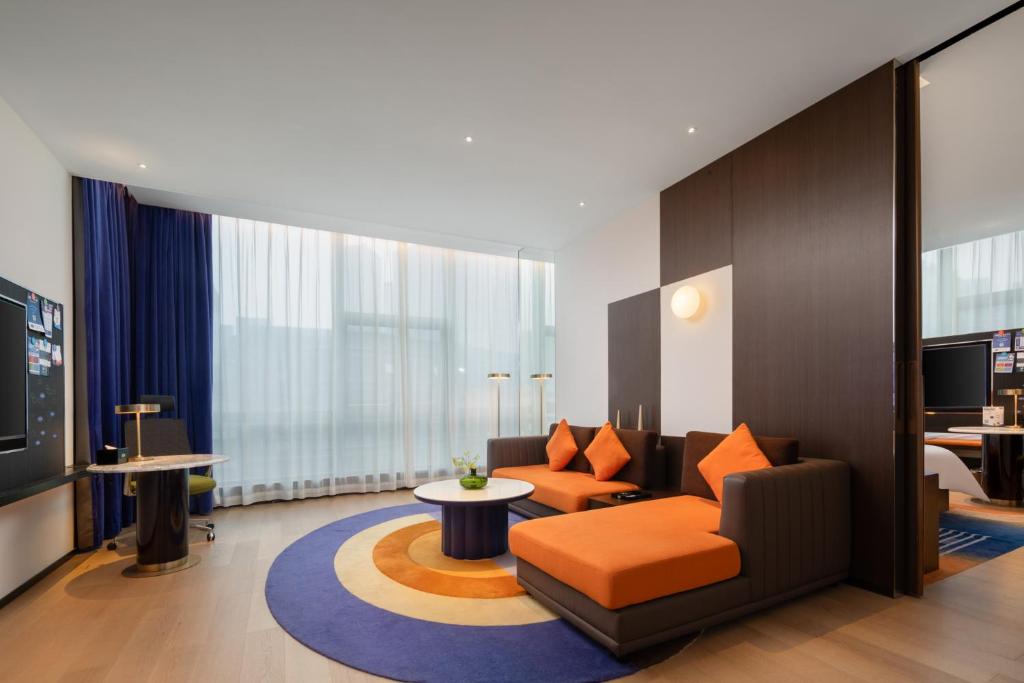 TV a/nebo společenská místnost v ubytování Hampton by Hilton Shenzhen Nanshan Science and Technology Park