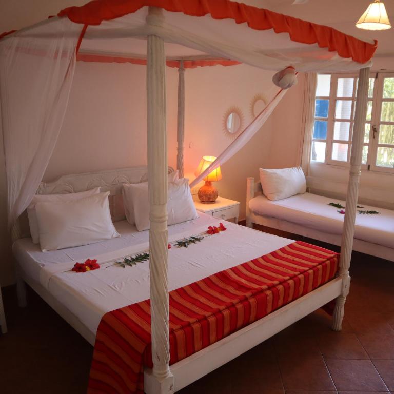 Postel nebo postele na pokoji v ubytování Lily Palm Resort