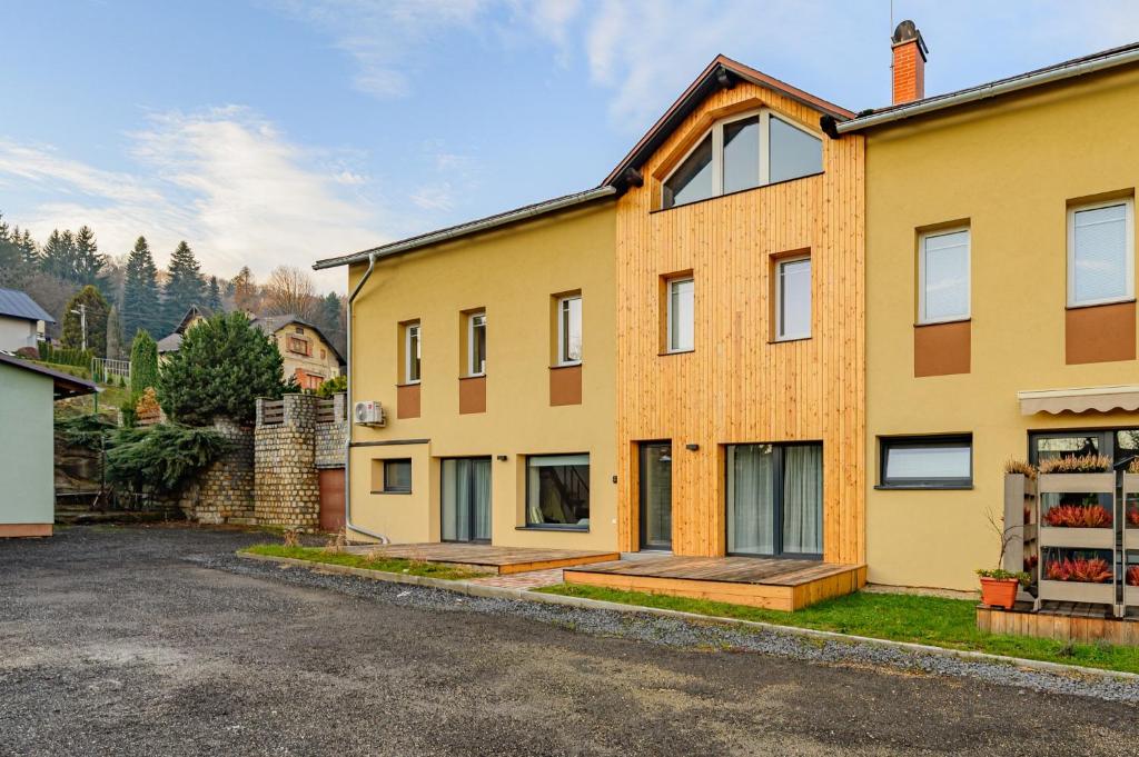 Budova, kde se apartmán nachází