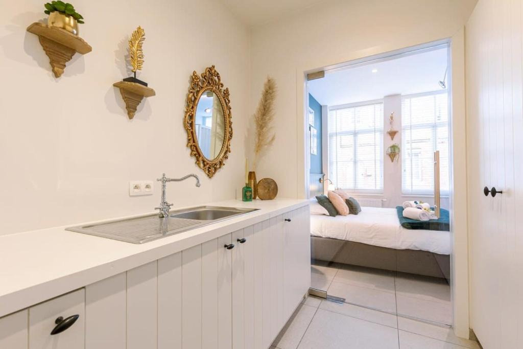 Modern art deco style studio in the heart of Bruges! - Studio