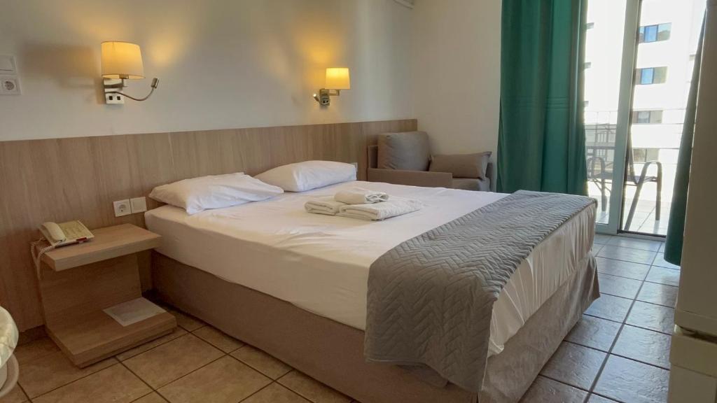 Postel nebo postele na pokoji v ubytování Hotel Ionion