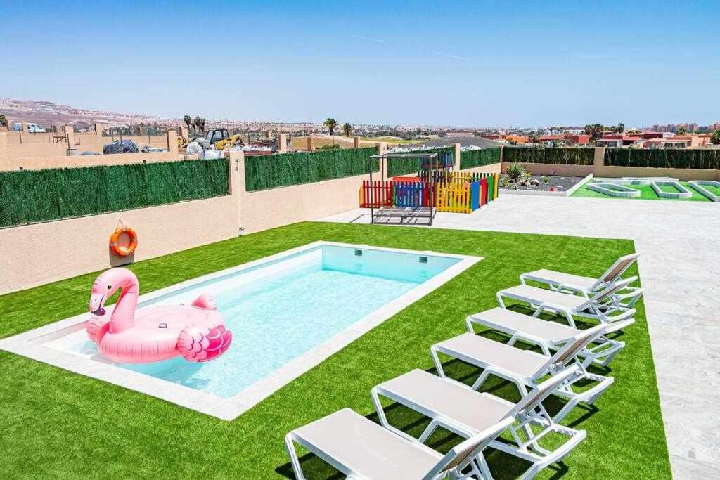 The swimming pool at or close to Villa Mini Golf