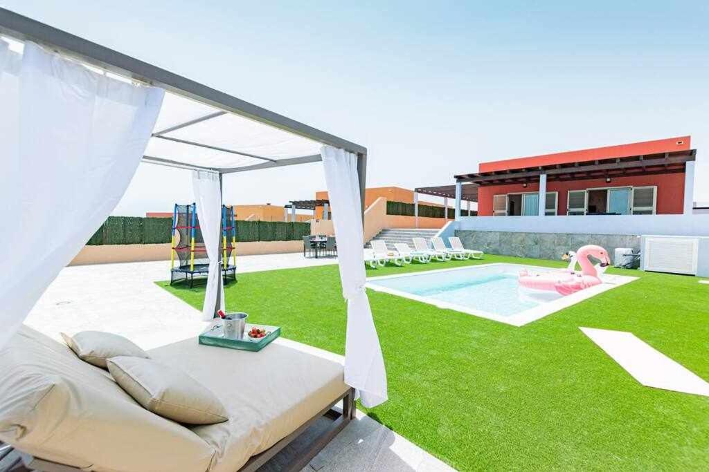 The swimming pool at or close to Villa Mini Golf