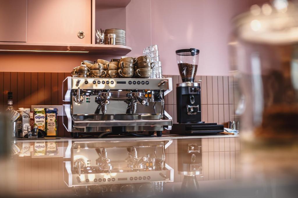 The Circus Living - 16