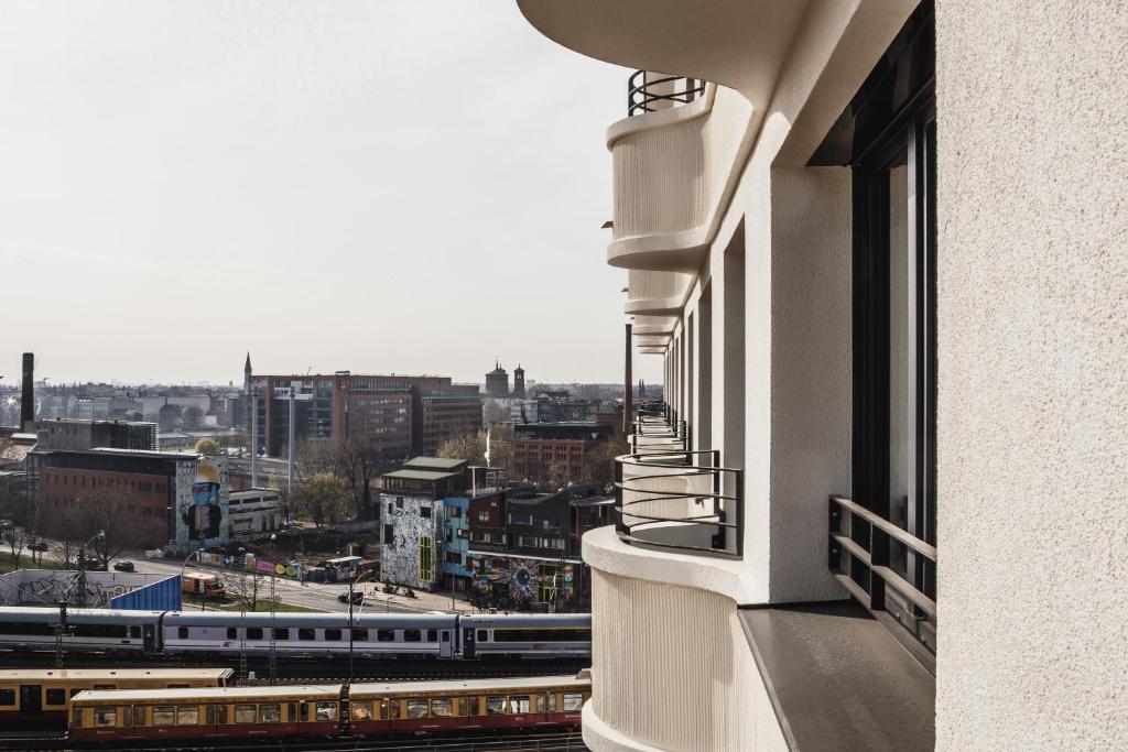 The Circus Living - 13