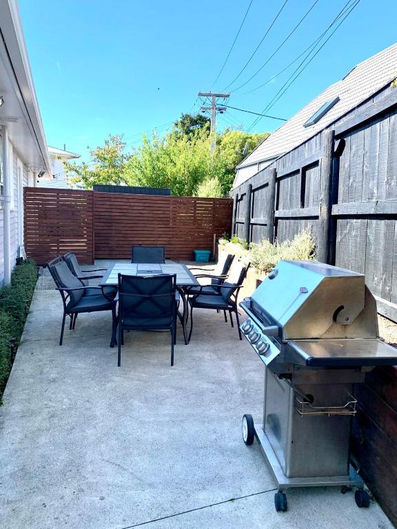 Comfy & Sunny home in Wellington--3 Heat Pumps - Resim 34