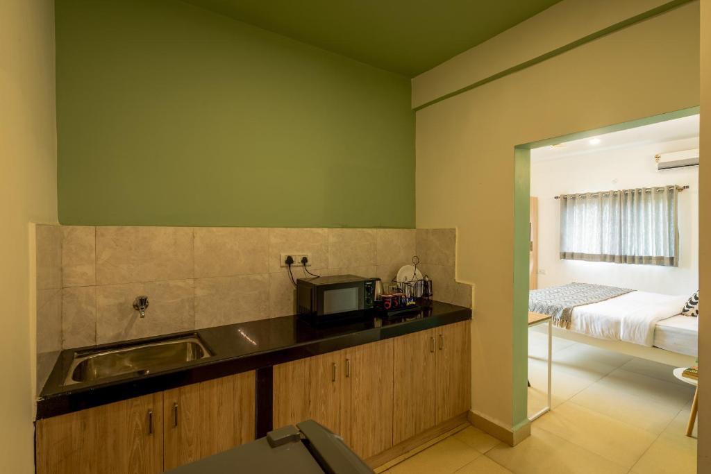Postel nebo postele na pokoji v ubytování Olive Hotel Calangute Niwasa by Embassy Group