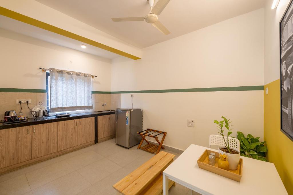 Kuchyň nebo kuchyňský kout v ubytování Olive Hotel Calangute Niwasa by Embassy Group