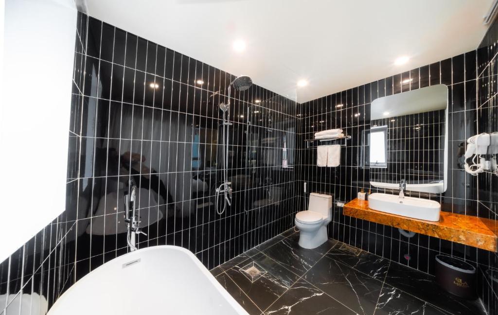 Koupelna v ubytování Lam Anh Hotel 6 Ngoại Giao Đoàn BT4-10