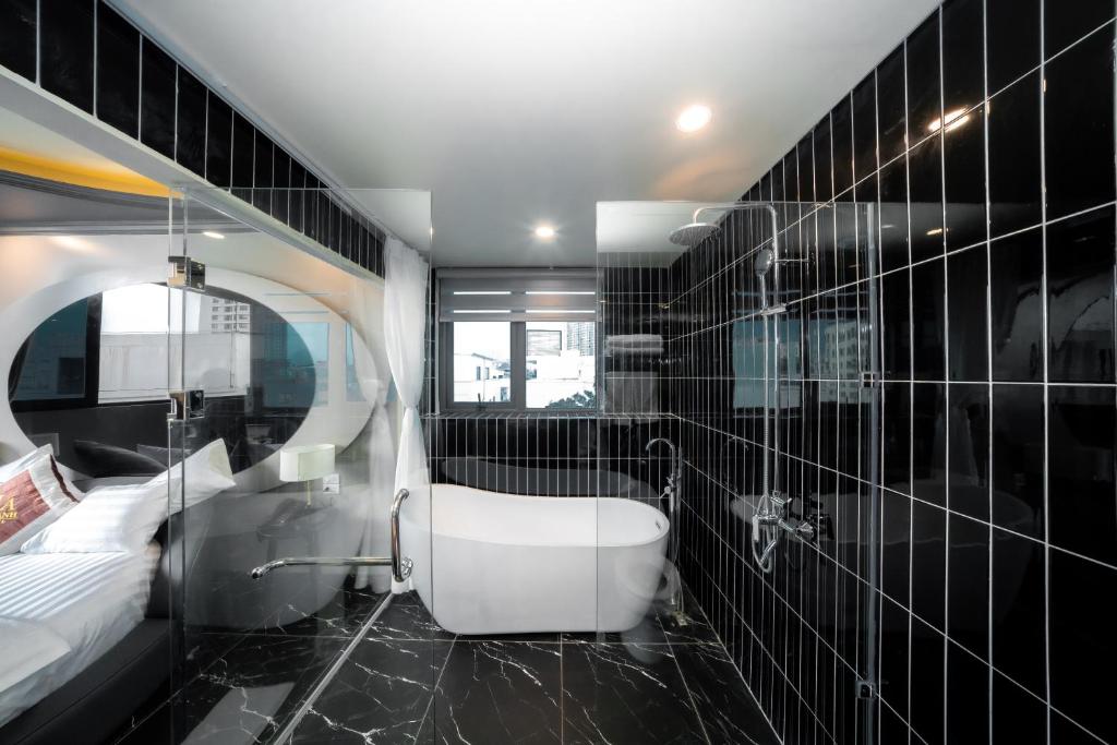 Koupelna v ubytování Lam Anh Hotel 6 Ngoại Giao Đoàn BT4-10