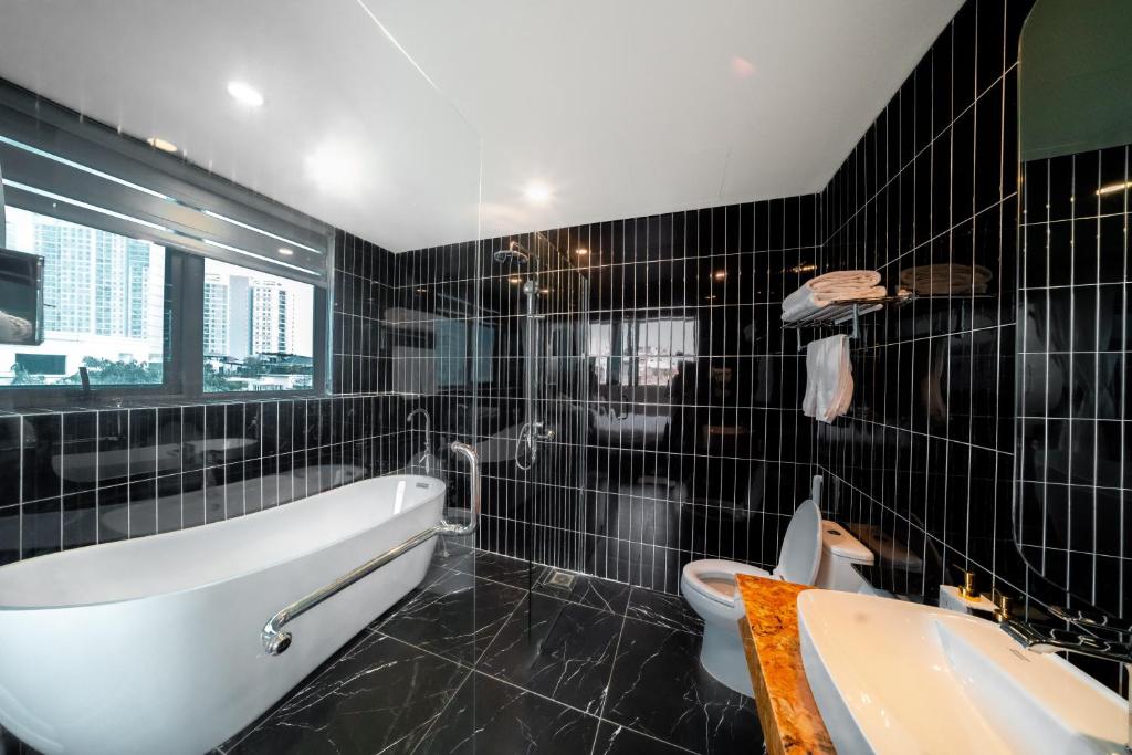 Koupelna v ubytování Lam Anh Hotel 6 Ngoại Giao Đoàn BT4-10
