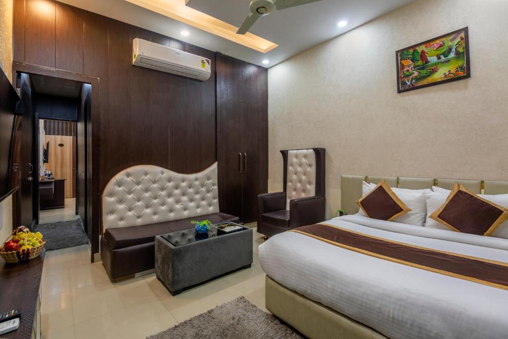 Postel nebo postele na pokoji v ubytování Shree Jee Hotel - NIT Faridabad