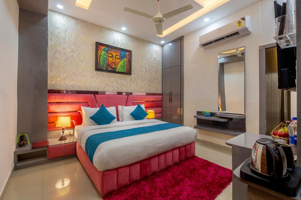 Postel nebo postele na pokoji v ubytování Shree Jee Hotel - NIT Faridabad
