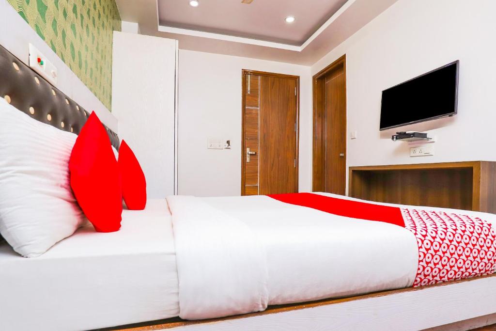 Voodi või voodid majutusasutuse OYO Hotel Sehej Continental toas