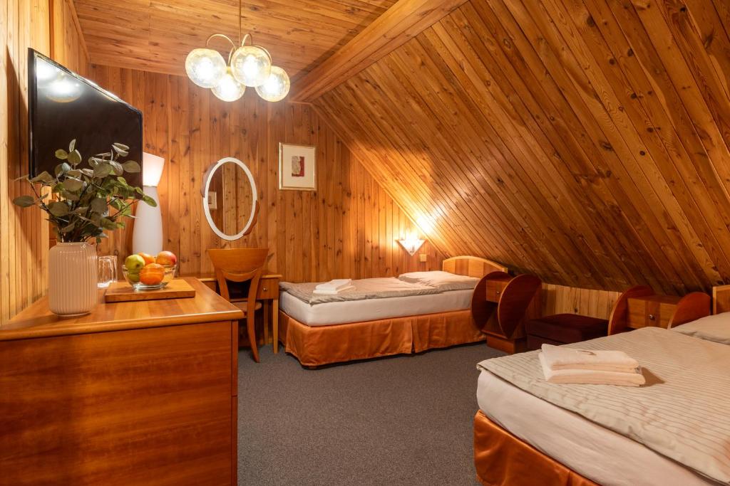 Postel nebo postele na pokoji v ubytování Hotel Schwarz