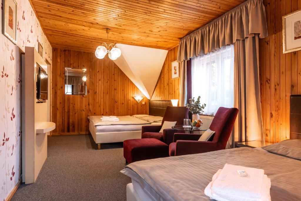 Postel nebo postele na pokoji v ubytování Hotel Schwarz