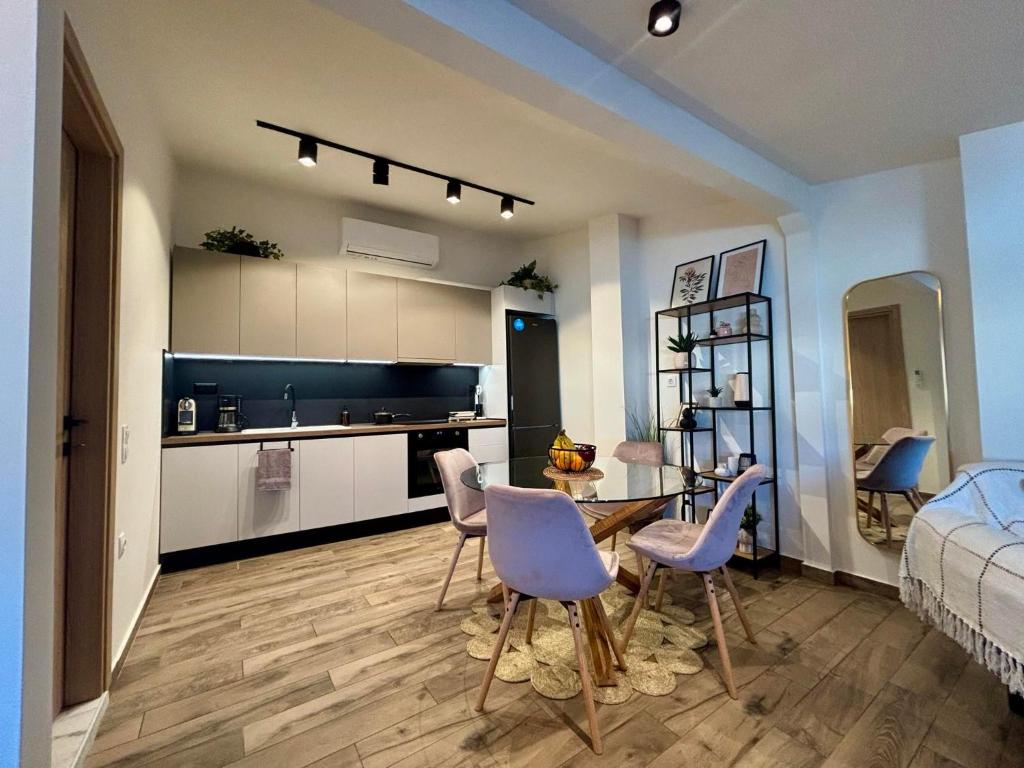 Η κουζίνα ή μικρή κουζίνα στο Maya Suites N.Moudania