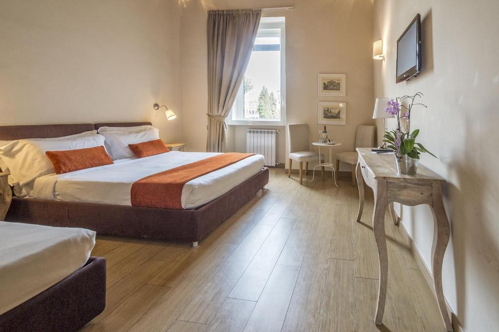 Little Queen Suite - Triple Room With City View