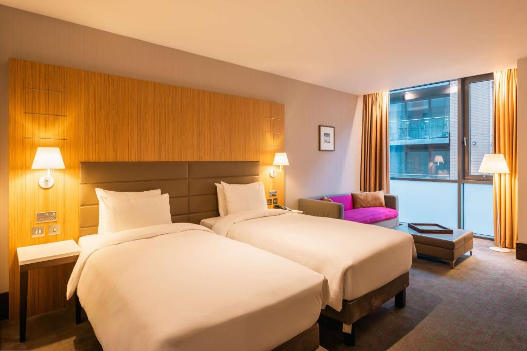 Postel nebo postele na pokoji v ubytování Radisson Blu Royal Hotel Dublin
