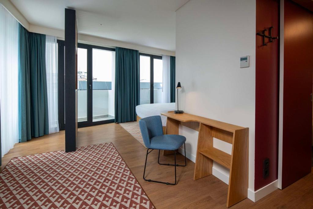 Postel nebo postele na pokoji v ubytování Hampton By Hilton Istanbul Sirkeci