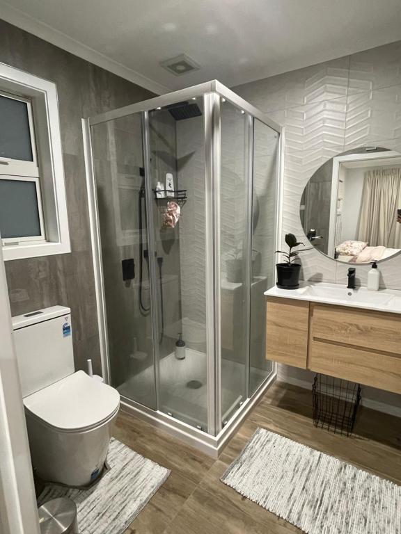 Koupelna v ubytování Private Ensuite with Spa in Upper Hutt