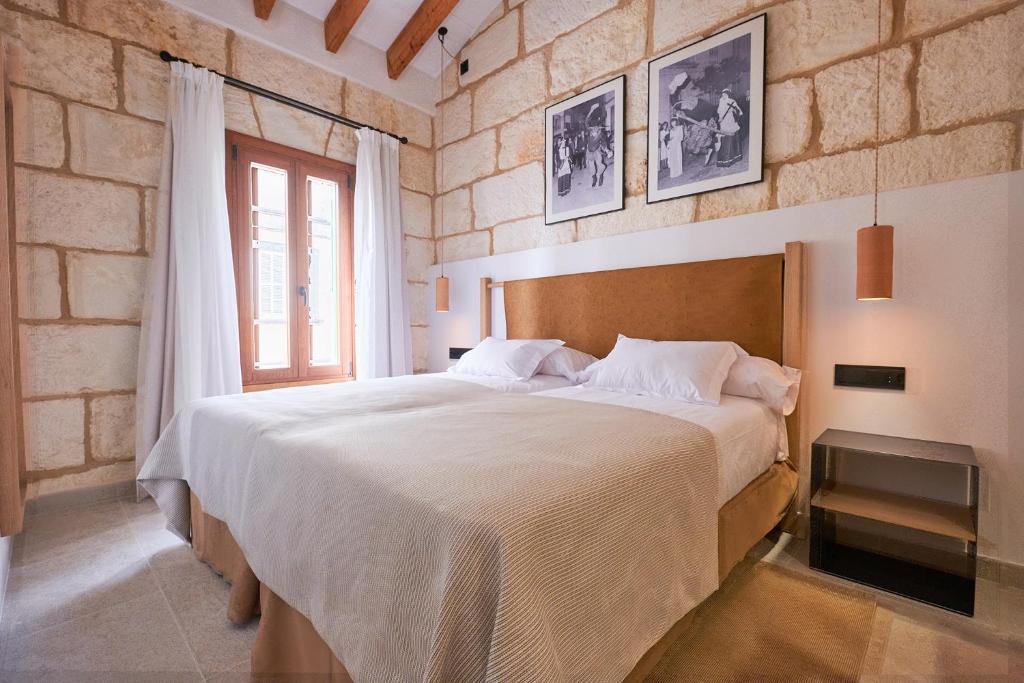 Postel nebo postele na pokoji v ubytování Ca Sa Pagesa - Adults only