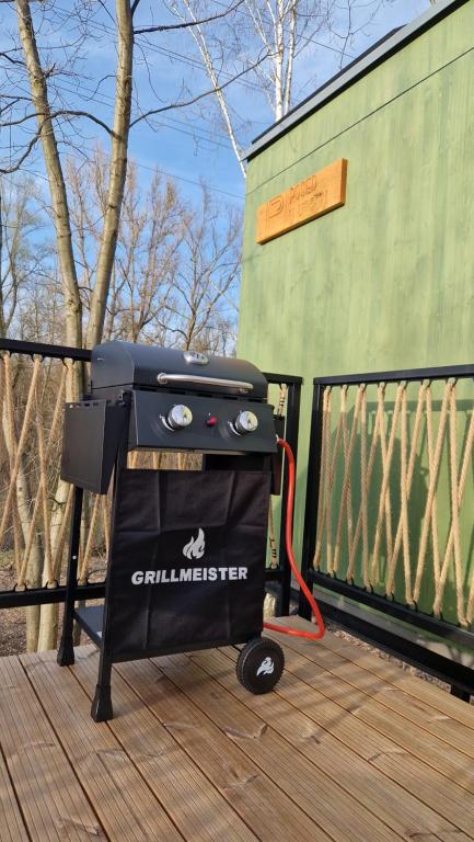 Gril dostupný pro hosty v luxury tent