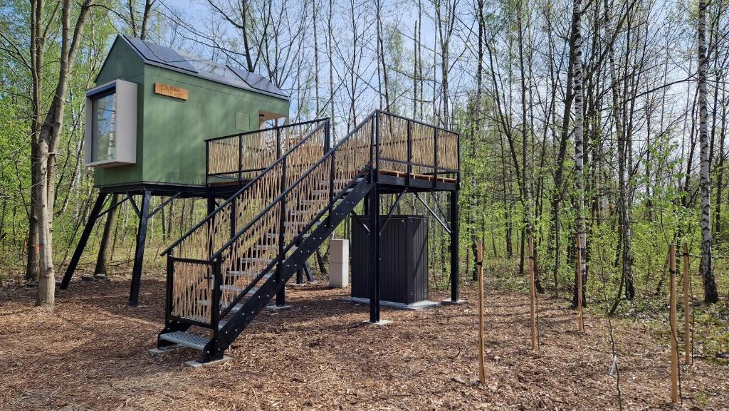 a tree house in the middle of the woods at Posed U HRADU in Jaklovec