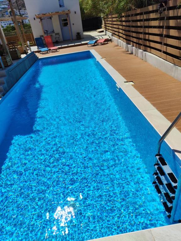 Bazén v ubytování Ios Endless Blue Luxury Bungalows nebo v jeho okolí