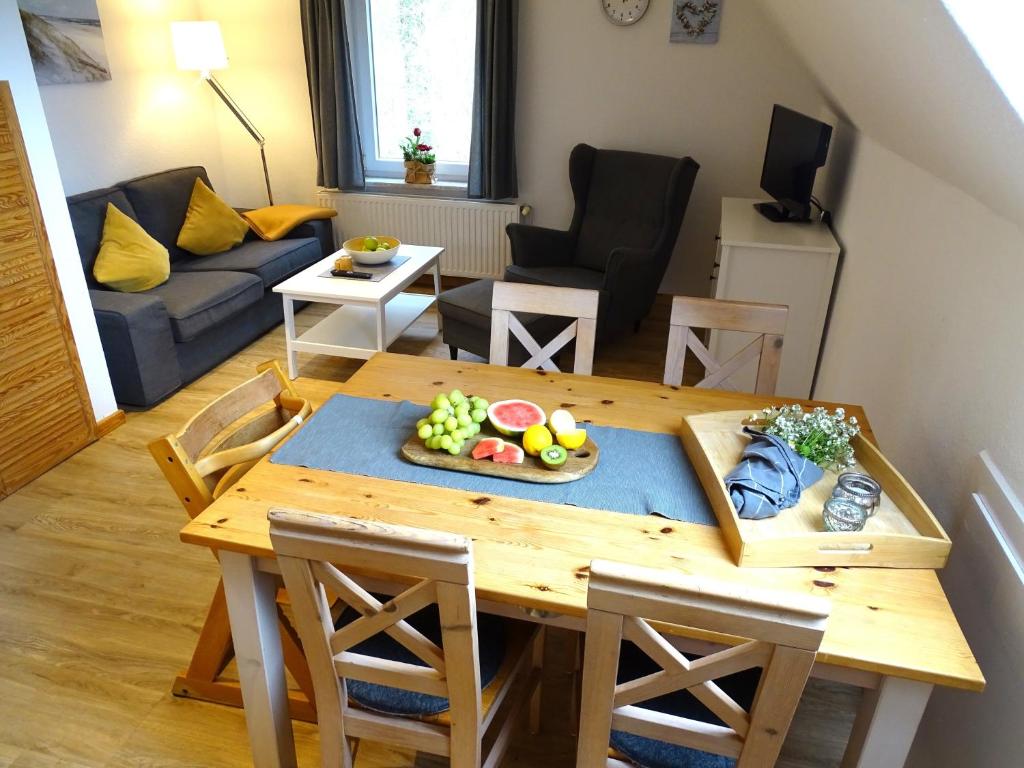 a living room with a table with a bowl of fruit on it at Seeigel in Gruberhagen