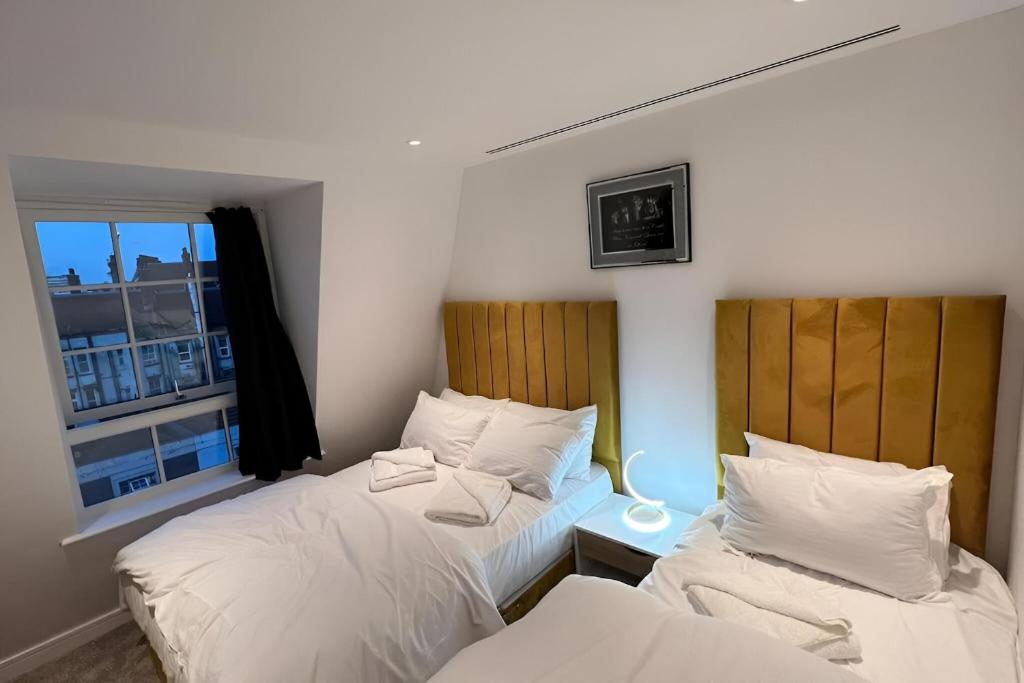 Ένα ή περισσότερα κρεβάτια σε δωμάτιο στο Marble Arch Penthouse 2 Bed