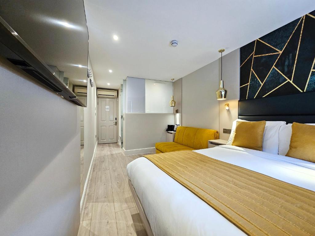 Cama ou camas em um quarto em NOX Hyde Park