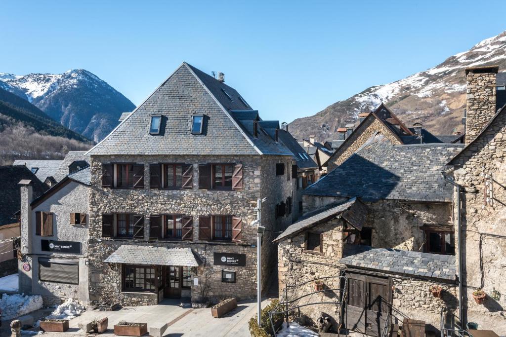 an aerial view of a house in the mountains at Apartamentos SNÖ Mont Romies in Salardú