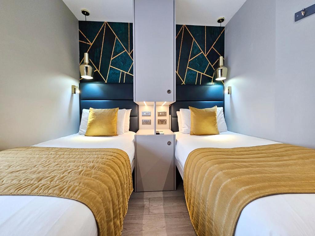 Cama ou camas em um quarto em NOX Hyde Park