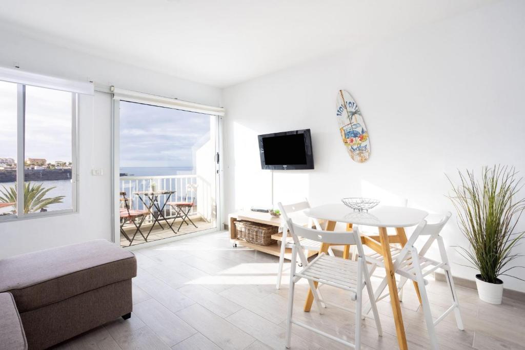 Fotografia z galérie ubytovania Dúplex con piscina junto al mar v destinácii Puerto de Santiago