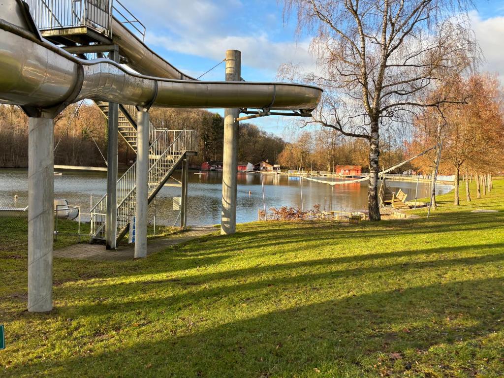 Výhled na řeku, která protéká v blízkosti apartmánu