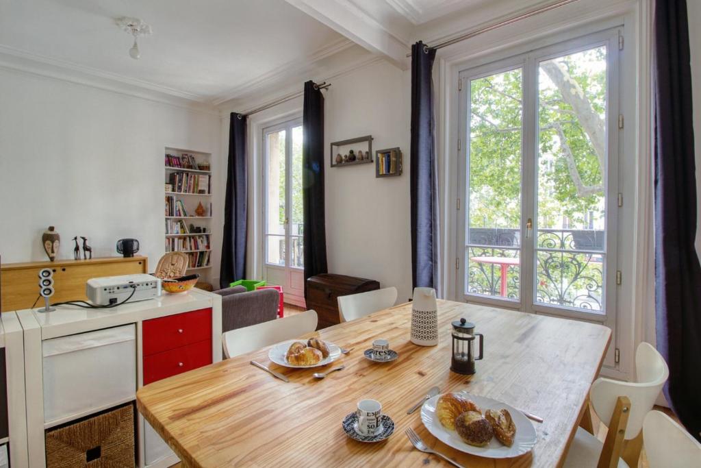 Zona de comedor en el apartamento