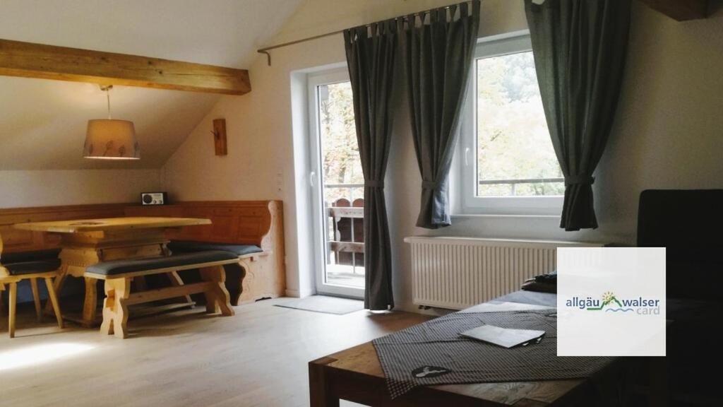 a room with a desk and a table and a bed at FeWo "Im Städt´le" Immenstadt in Immenstadt im Allgäu