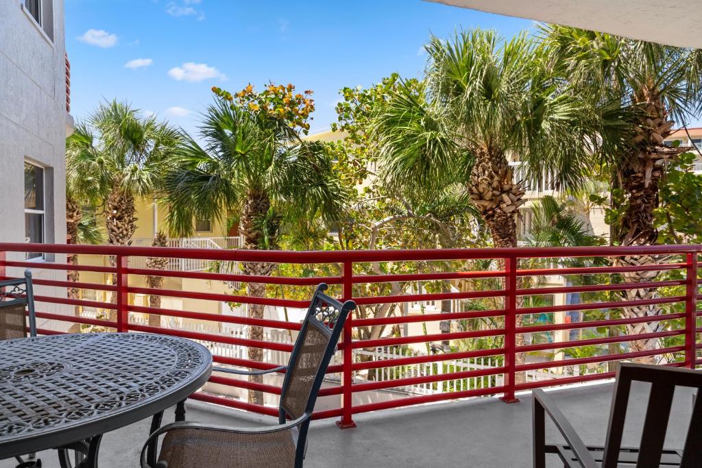 Μπαλκόνι ή βεράντα στο Luxury Updated Unit w/ Balcony - Crimson #105