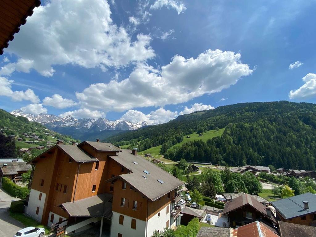 a view of a village with mountains in the background at Appartement Le Grand-Bornand, 3 pièces, 6 personnes - FR-1-241-61 in Le Grand-Bornand