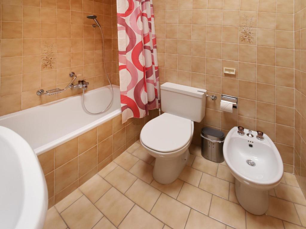 Koupelna v ubytování Apartment Colline 8 by Interhome